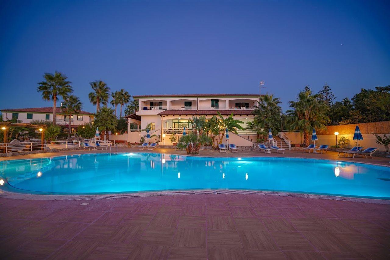 Hotel Residence Santa Monica Ricadi Exterior foto